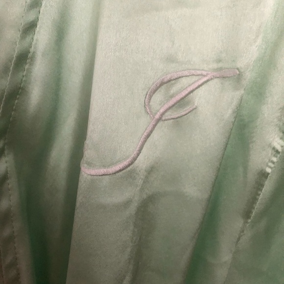 🍁 4/$16🍁 Light Green | Satin | Robe - Picture 2 of 3